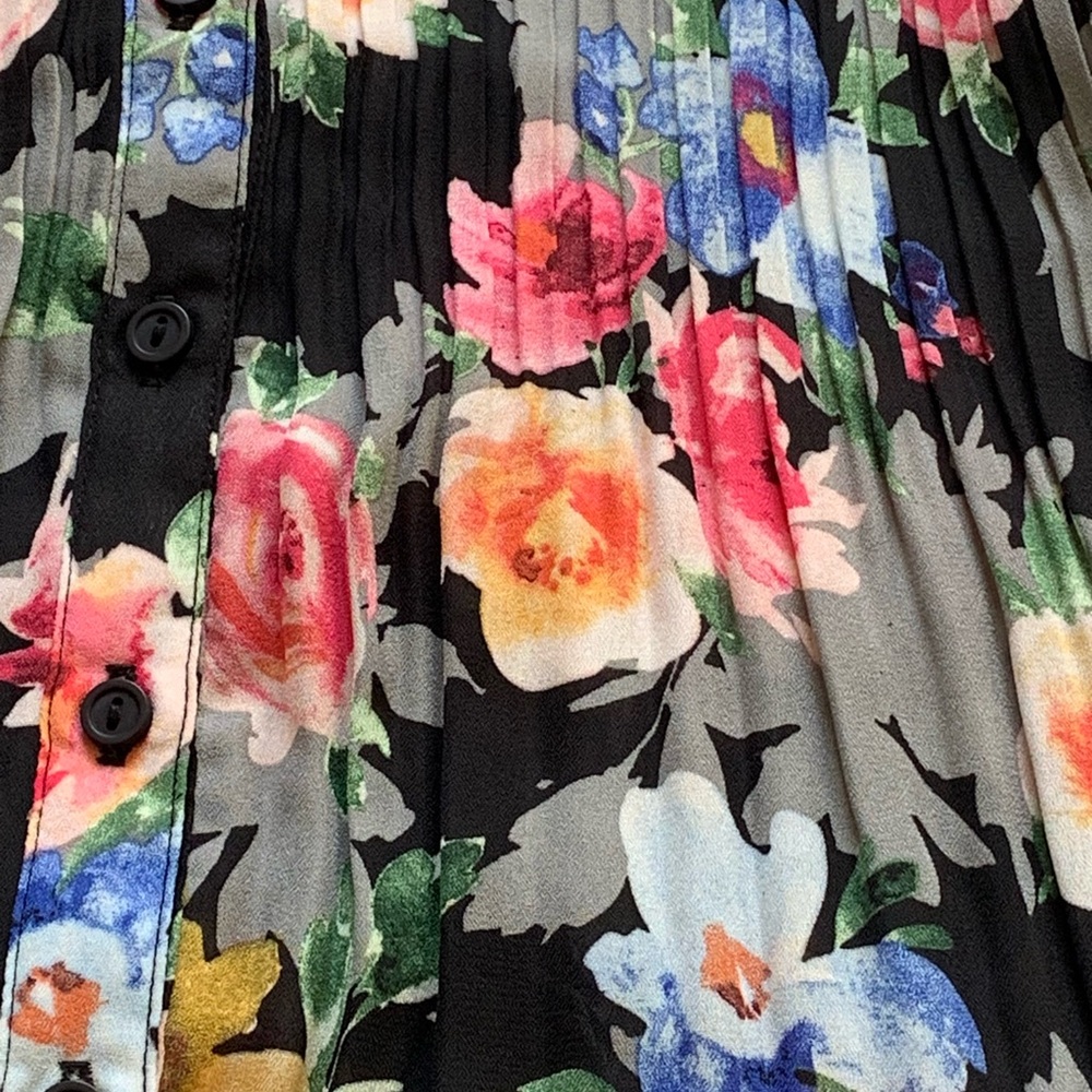 SUNNY LEIGH Women’s Button Down Blouse V-neck Vibrant Floral Accordion Pleats M - Picture 6 of 10
